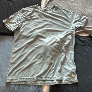 Like NEW Vuori men’s strato tech large sage heather